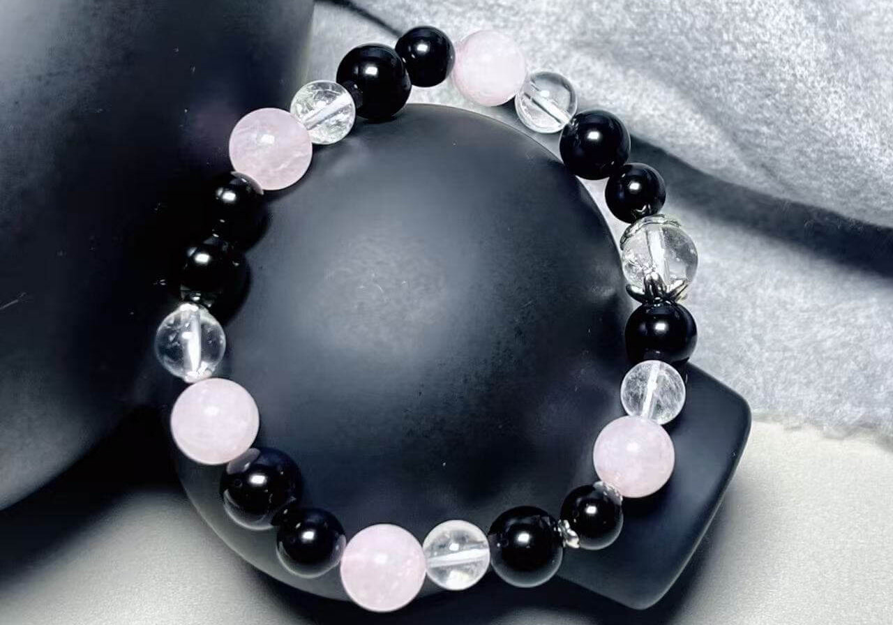 alt="how to measure wrist size for crystal bracelet"